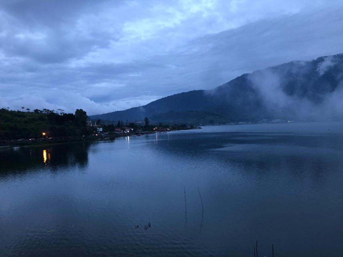 Buyan Lodge Lake View Villa Бедугул Экстерьер фото