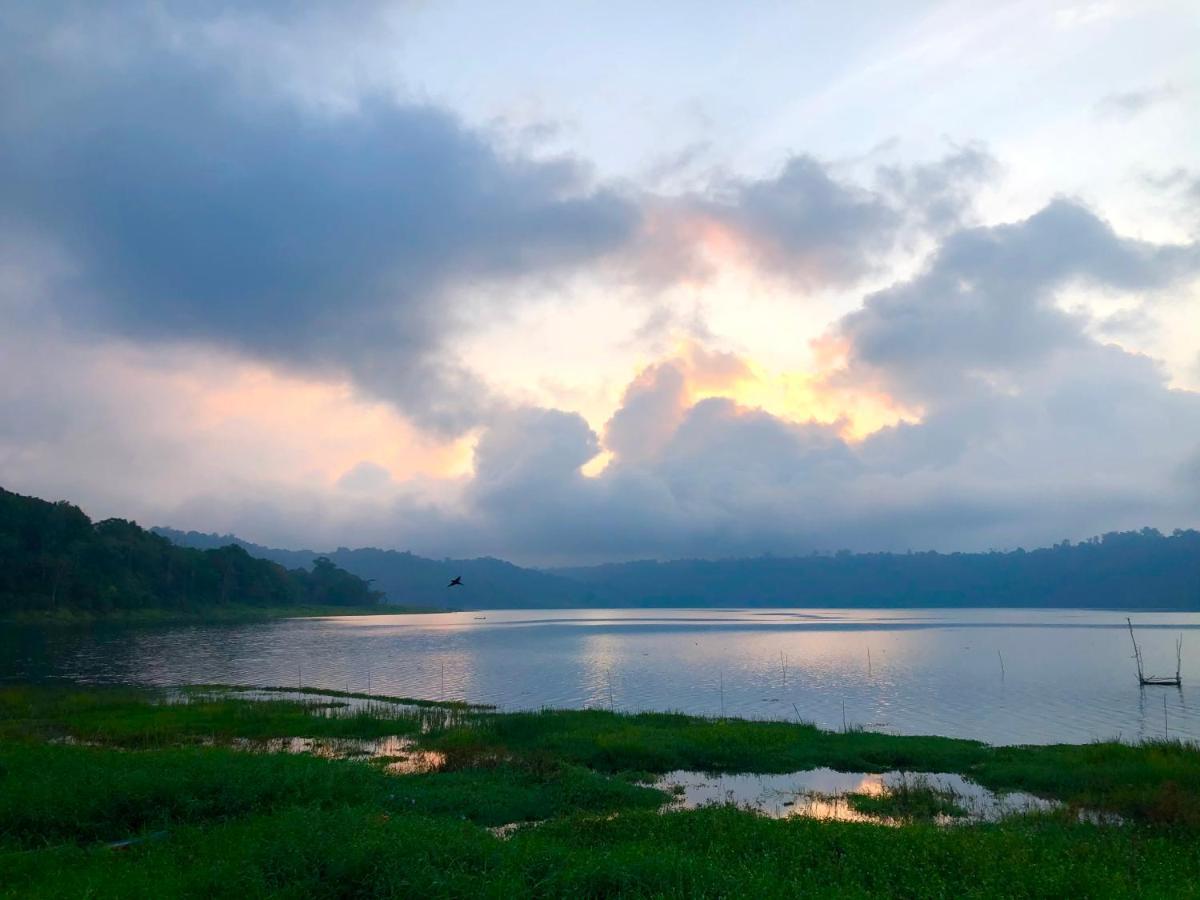 Buyan Lodge Lake View Villa Бедугул Экстерьер фото